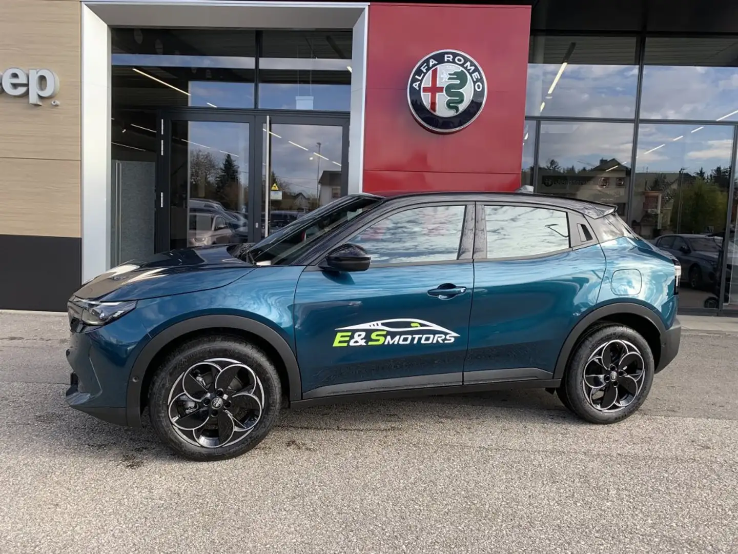 Alfa Romeo Junior Ibrida 1.2 MHEV e-DCT6 Blau - 2