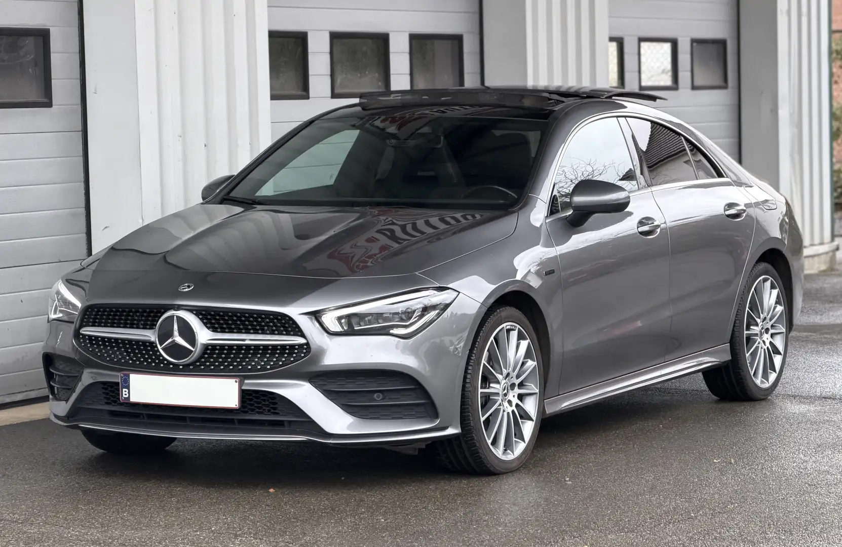 Mercedes-Benz CLA 250 e AMG Line/Plug in hybride/Pano/Camera/Euro6d Gris - 1