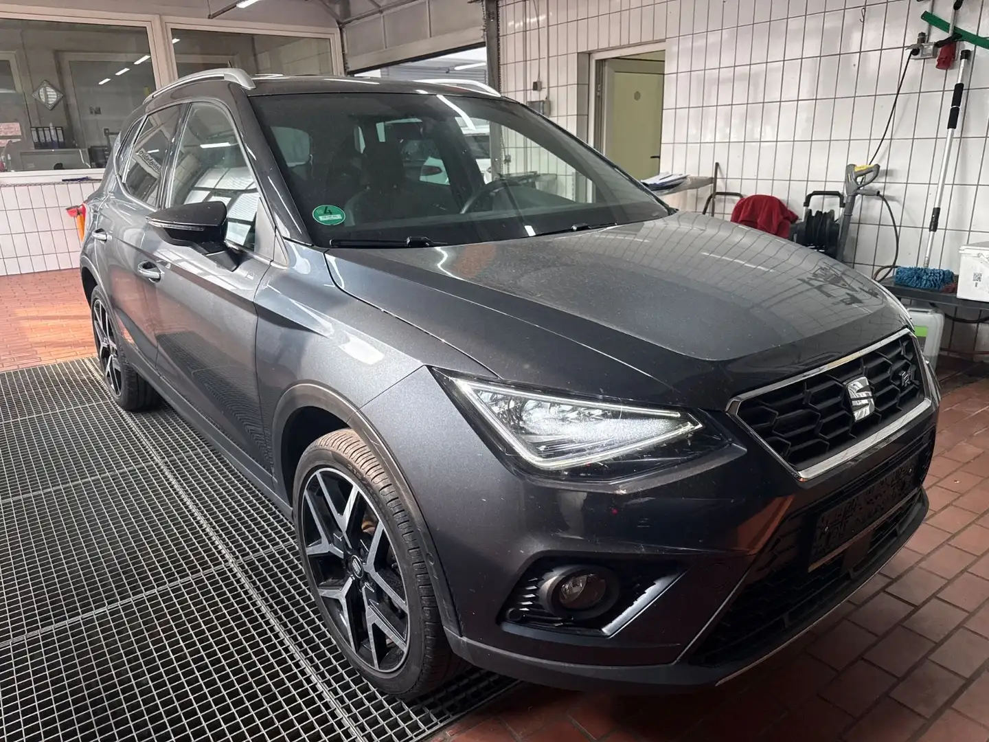 SEAT Arona FR*LED*Kamera*Navi*AppConnect*2-Zonen Grijs - 1