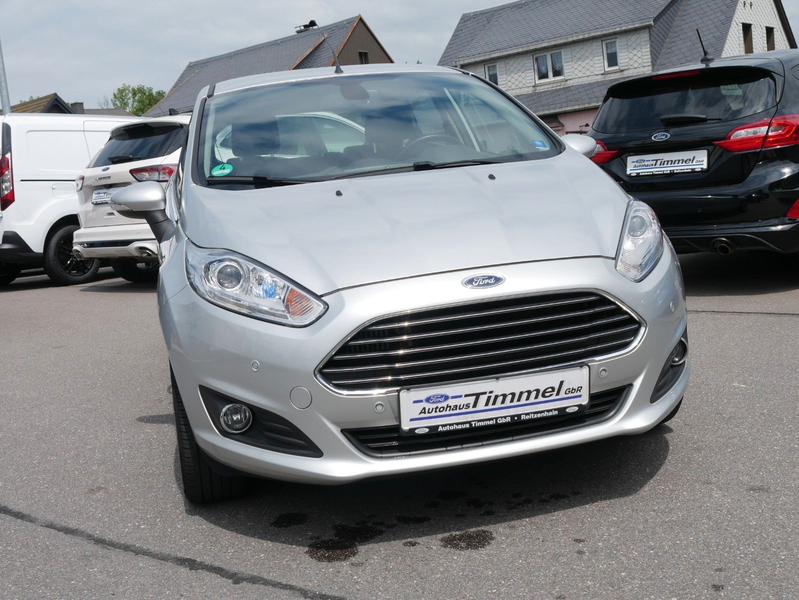 Ford Fiesta Titanium 5-türig 74kW Zahnriemen neu PDC — photo 2