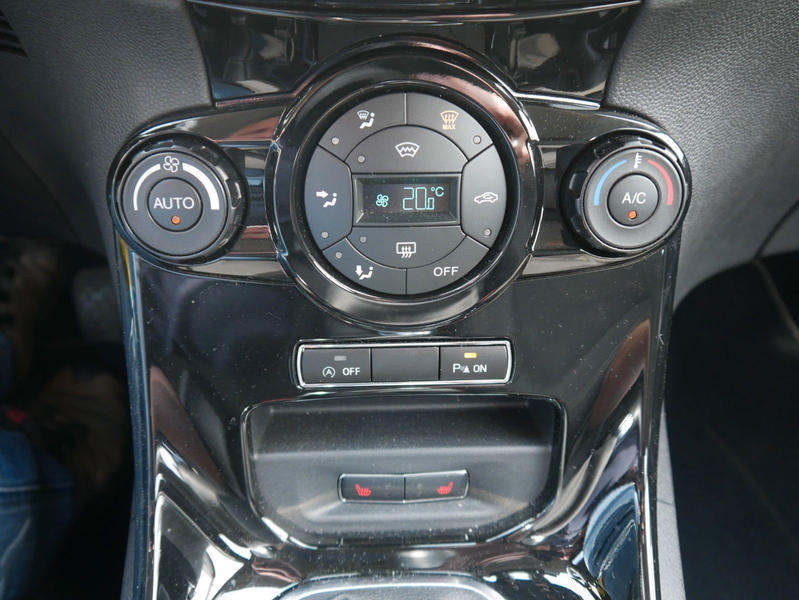 Ford Fiesta Titanium 5-türig 74kW Zahnriemen neu PDC — photo 15
