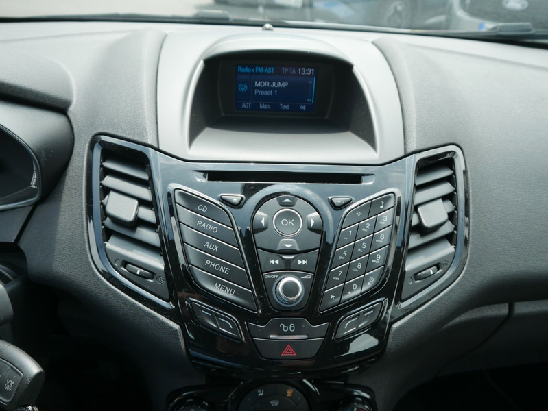 Ford Fiesta Titanium 5-türig 74kW Zahnriemen neu PDC — photo 14