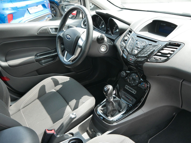 Ford Fiesta Titanium 5-türig 74kW Zahnriemen neu PDC — photo 11