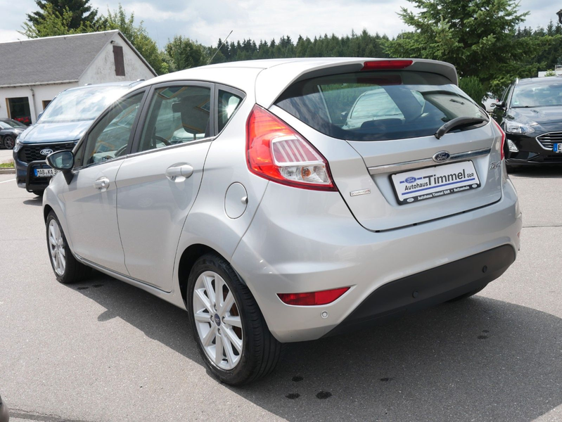 Ford Fiesta Titanium 5-türig 74kW Zahnriemen neu PDC — photo 7