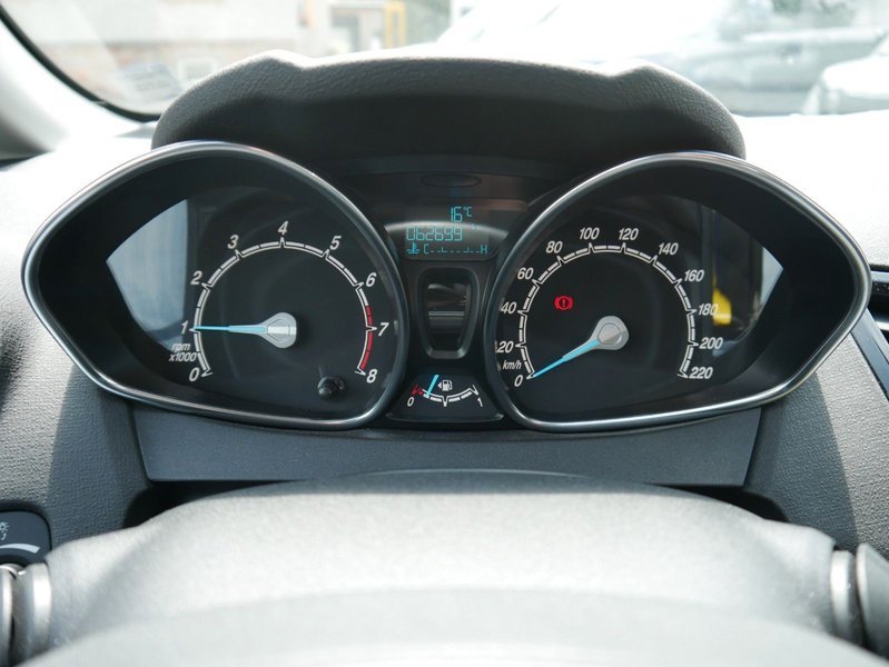 Ford Fiesta Titanium 5-türig 74kW Zahnriemen neu PDC — photo 12