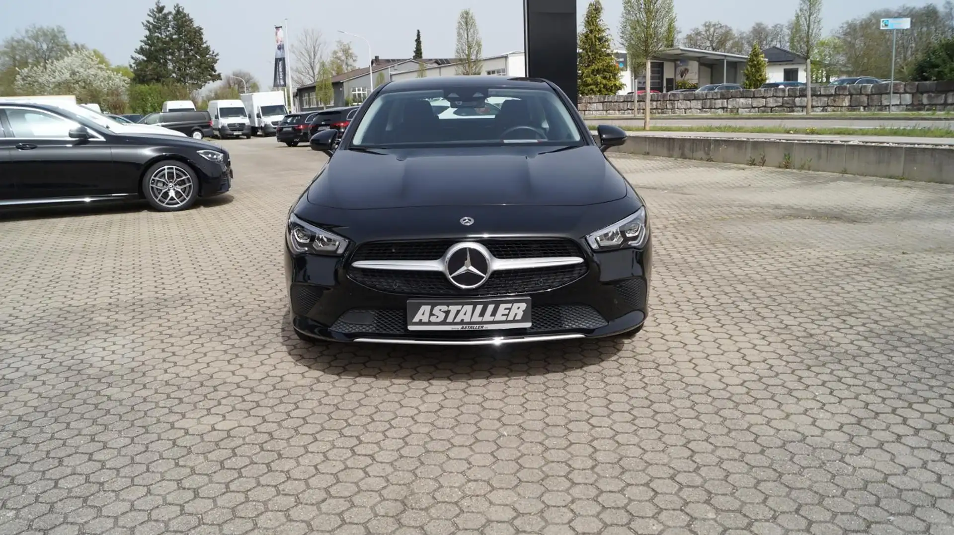 Mercedes-Benz CLA 180 Coupe Progressive+MBUX+LED+Navi+Parkass Schwarz - 2