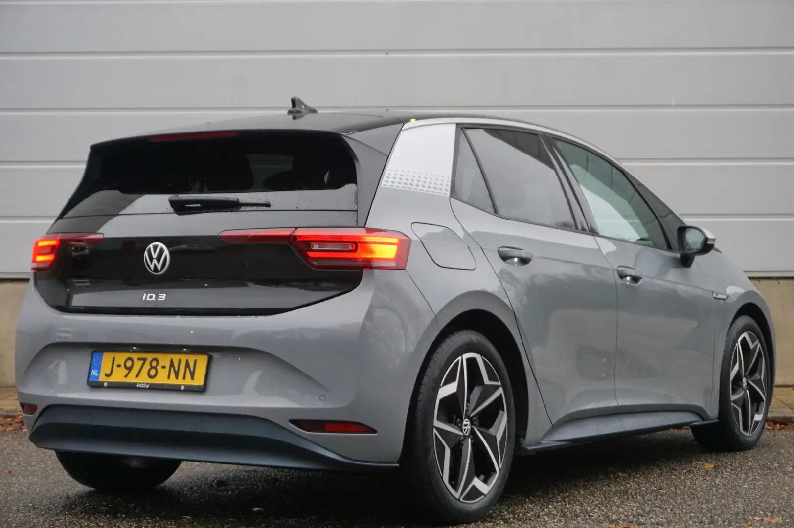 Volkswagen ID.3 204pk First Plus 58 kWh | SoH 93 % | Achteruitrijc Gris - 2