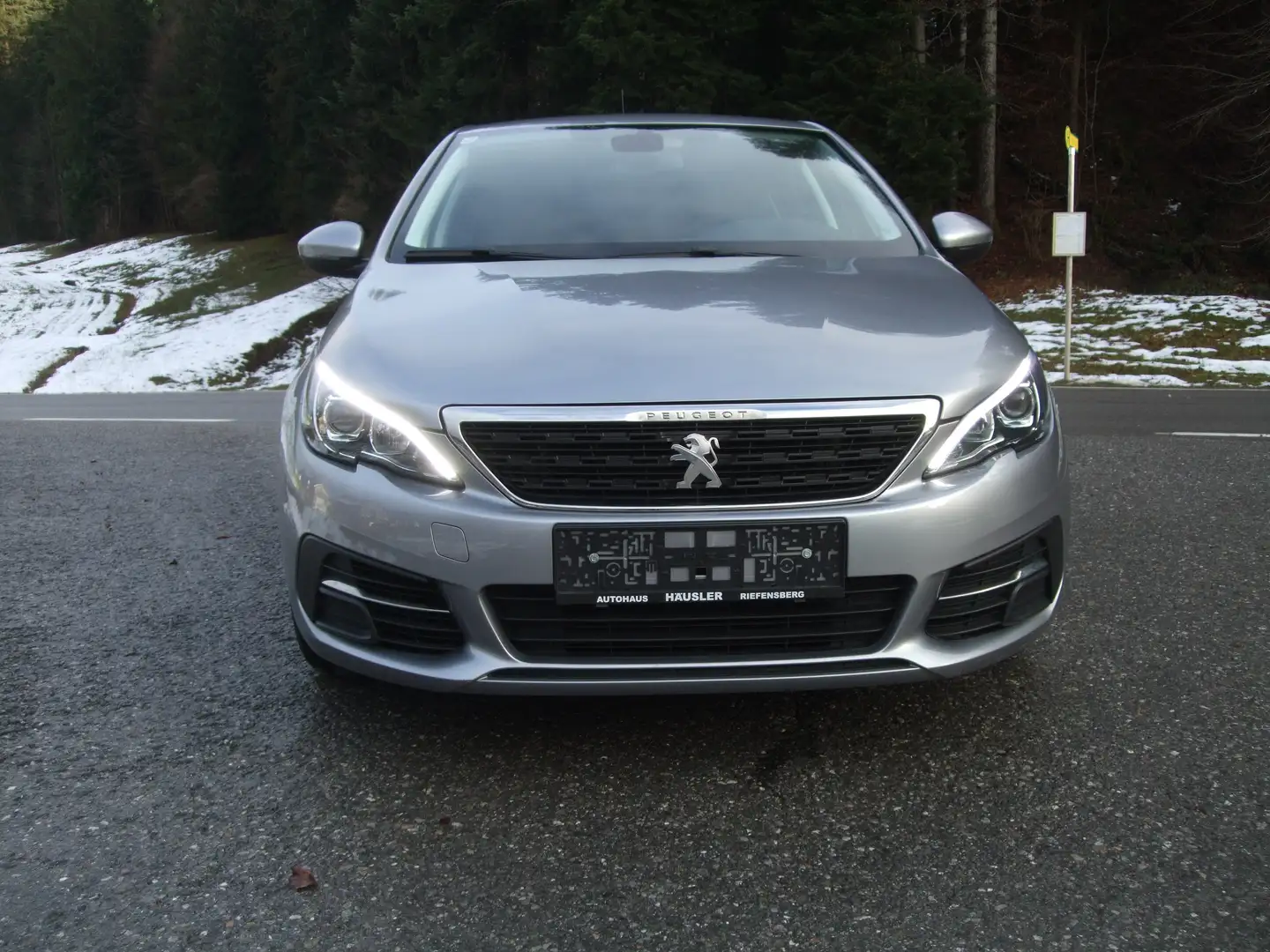 Peugeot 308 Active Blue HDi 130 EAT8 Grau - 2