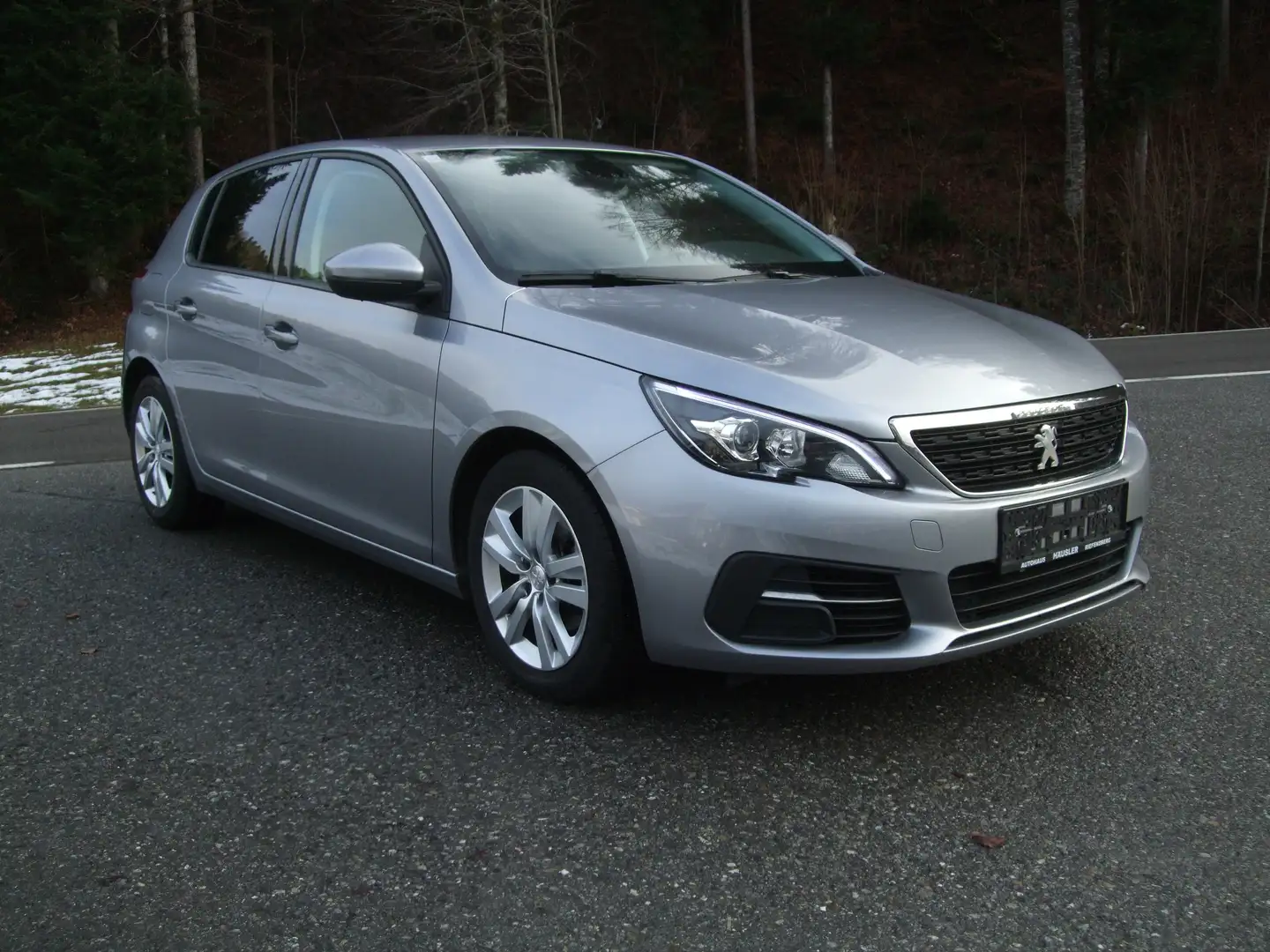Peugeot 308 Active Blue HDi 130 EAT8 Grau - 1