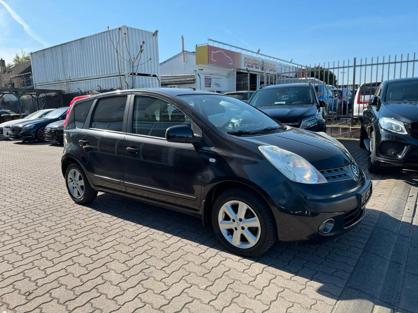 Nissan Note Acenta 1,6*AUTOMATIK*KLIMA*AHK*MULTI.L Schwarz - 1