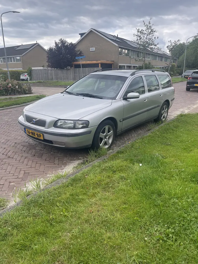 Volvo V70 2.4 Bi-Fuel Comf.L. lpg Gri - 1
