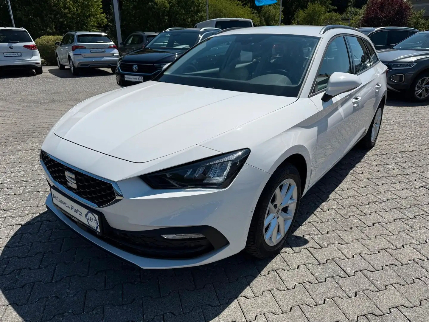 SEAT Leon Sportstourer Style 110PS SHZ Full Link NAVI Blanc - 1
