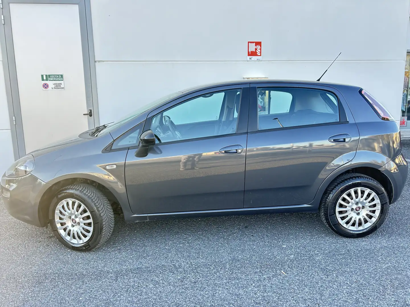 Fiat Punto Punto 5p 1.4 natural power Street 70cv E6 Grigio - 2