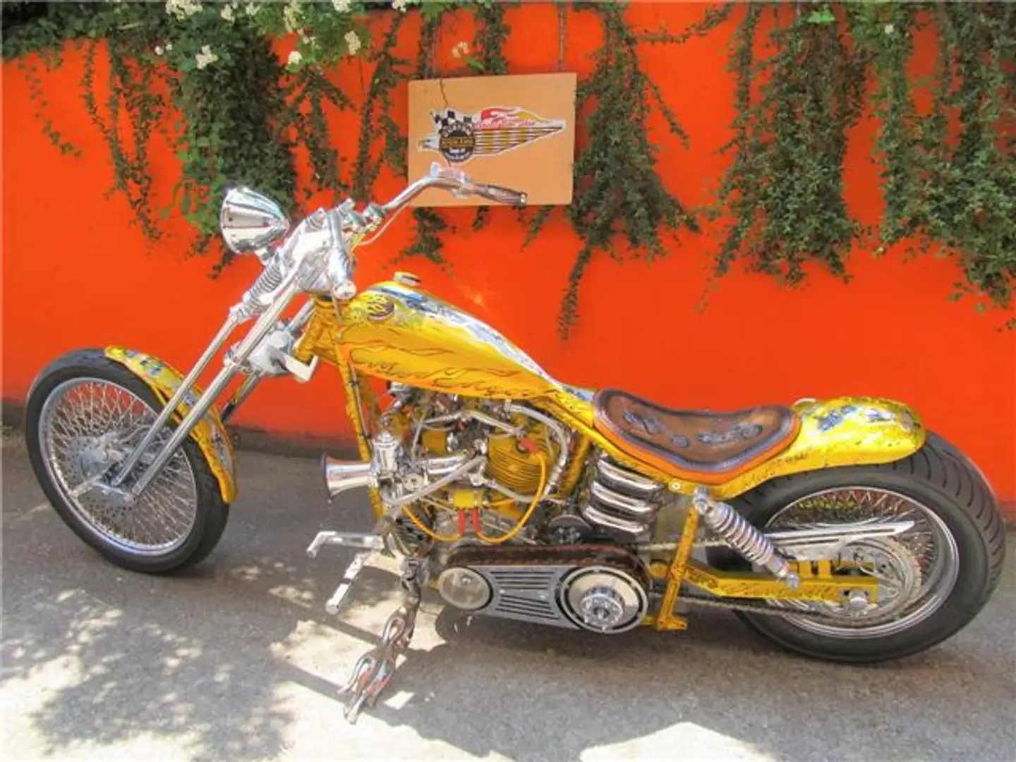 Harley-Davidson Knucklehead HIGH END SHOWBIKE Zlatá - 2