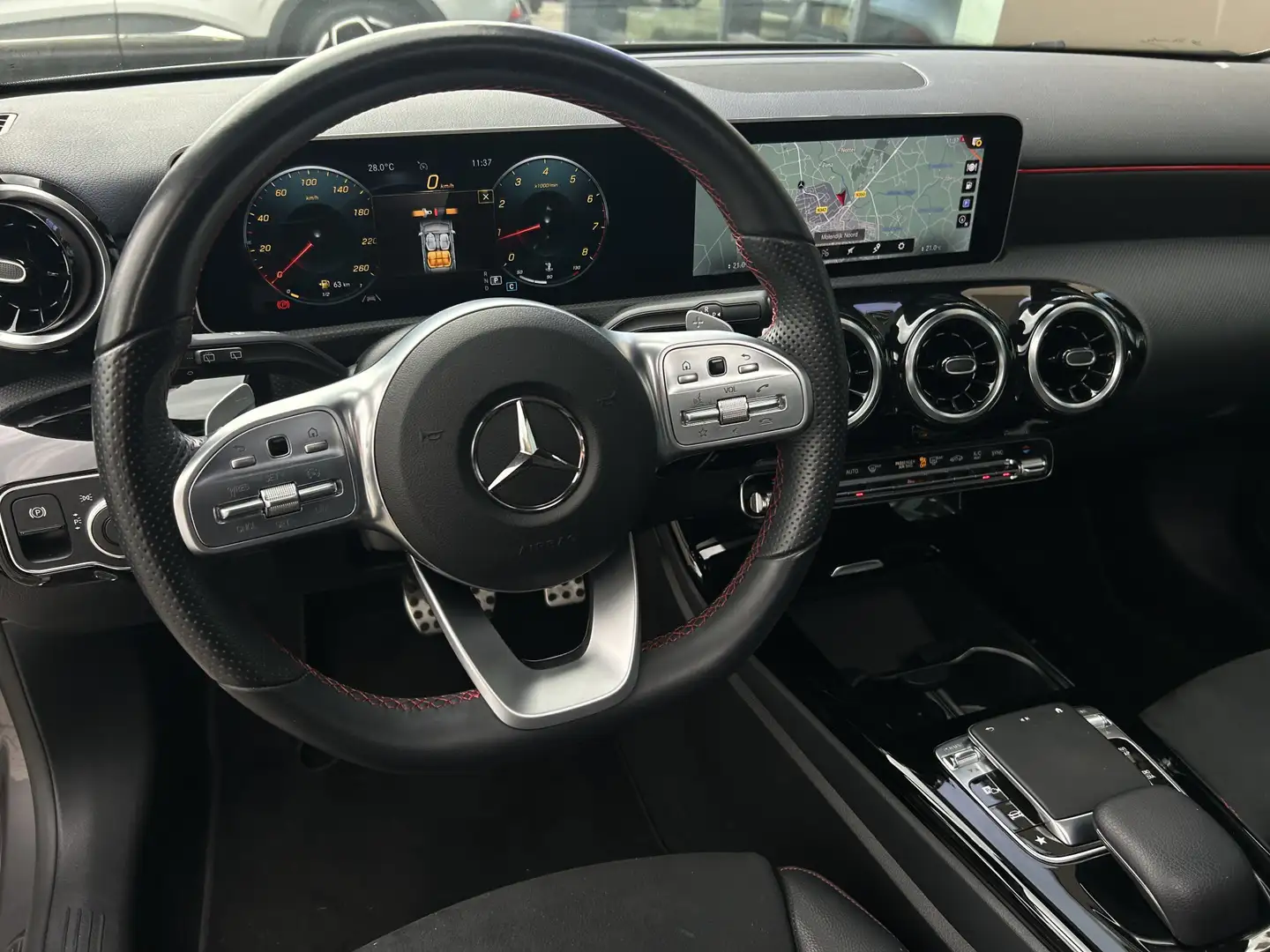 Mercedes-Benz A 180 Business Solution AMG | Panoramadak | Trekhaak | N Grigio - 2