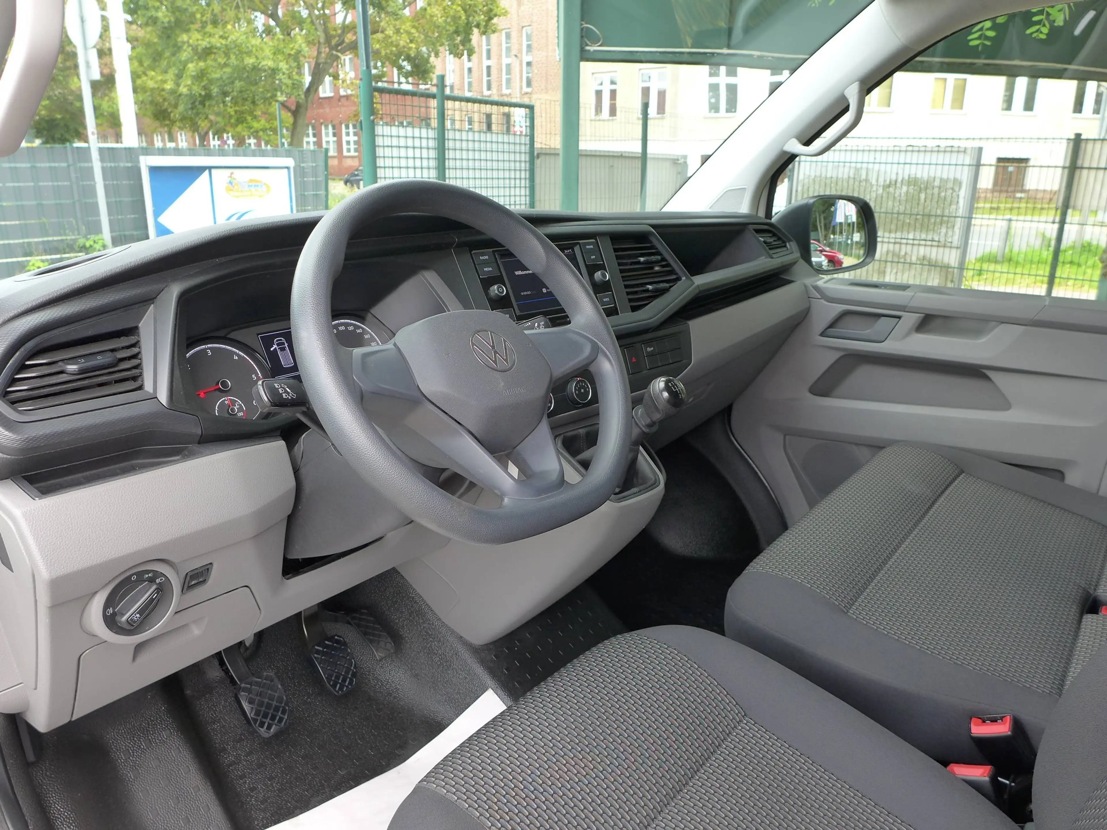 Volkswagen T6.1 Transporter Transporter T6.1 2.0 TDI BMT Klima / APP / PDC — photo 4