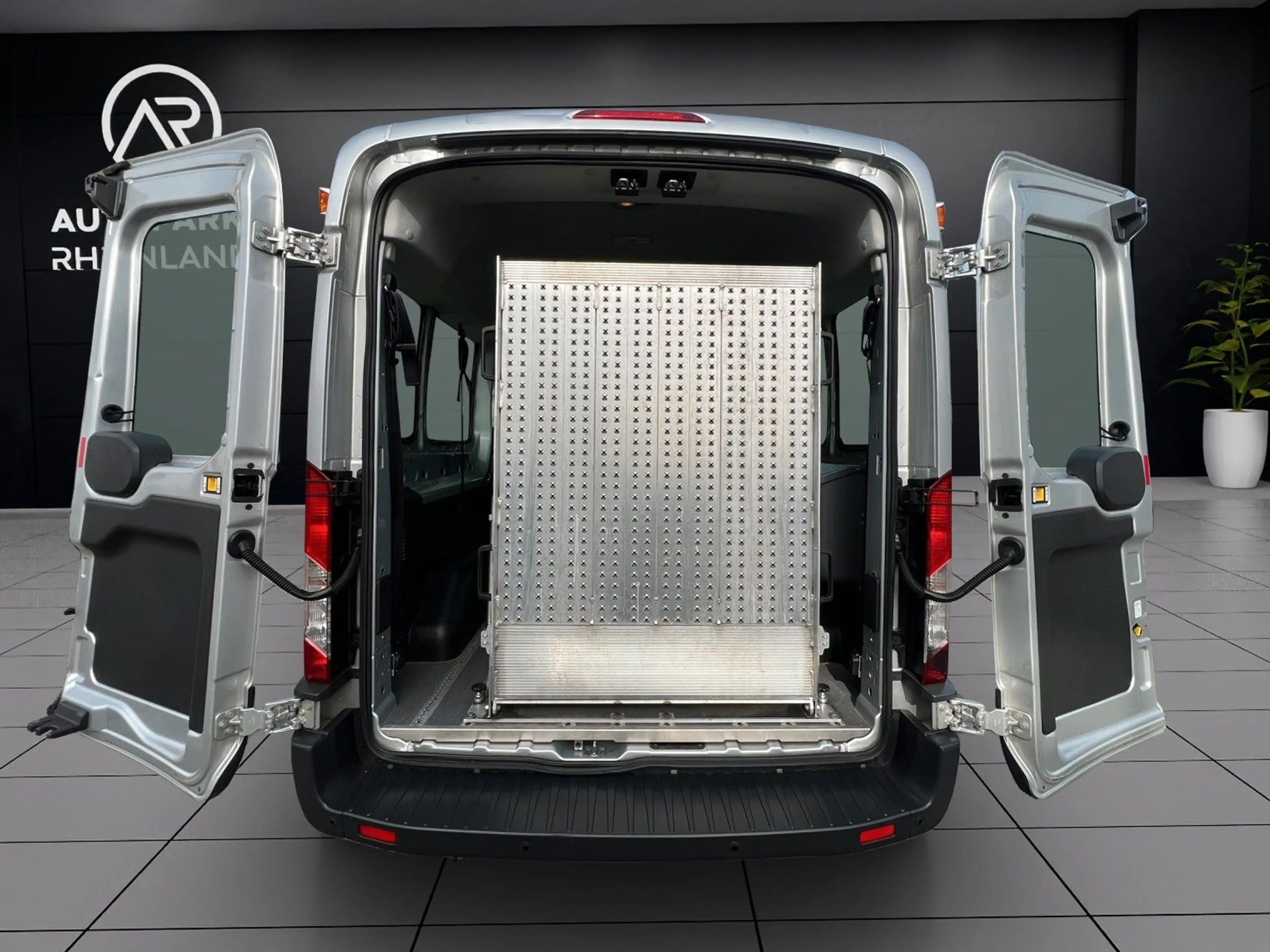 Ford Transit Kombi 350*9-Sitze*Rollstuhlrampe*Klima* — photo 14