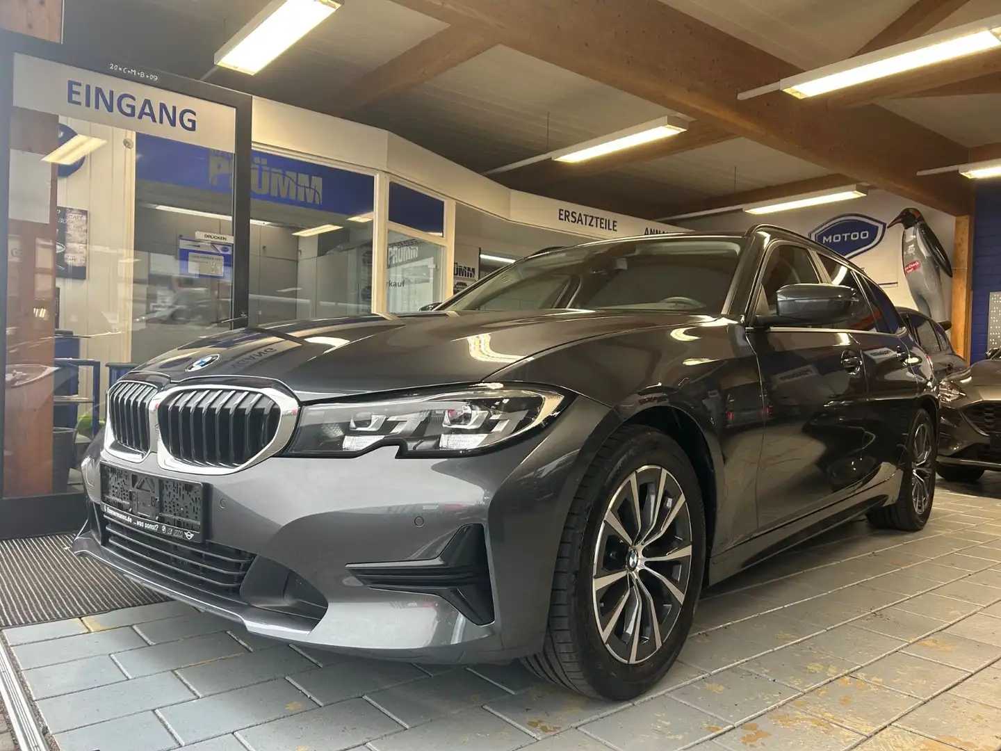 BMW 320 d touring AHK/PARK/KAM/LIVE/CONNECT Grau - 1