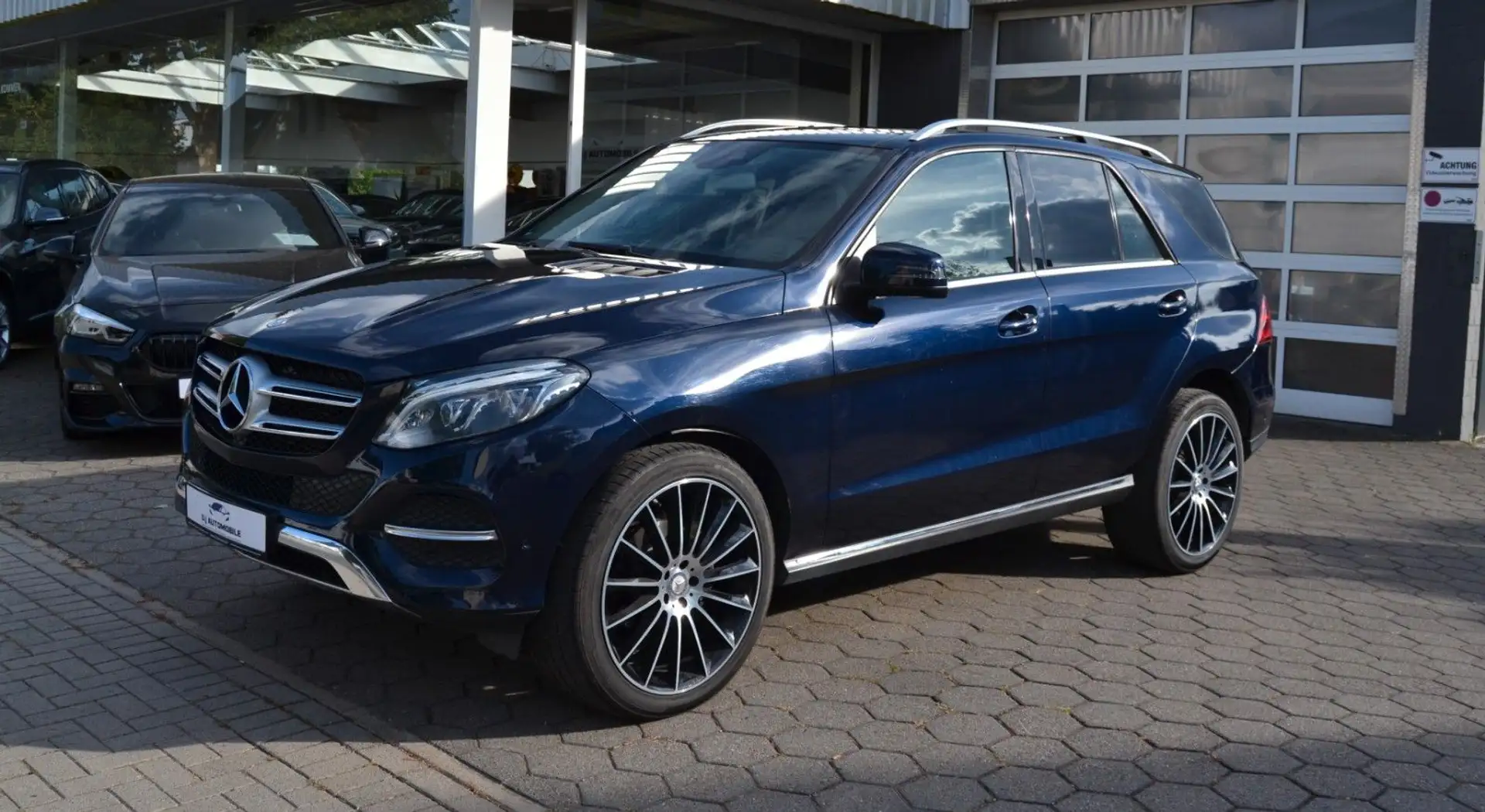 Mercedes-Benz GLE 350 d*4Matic*Kamera*BelüftSz*AHK*StHzg*Pano* Blau - 1