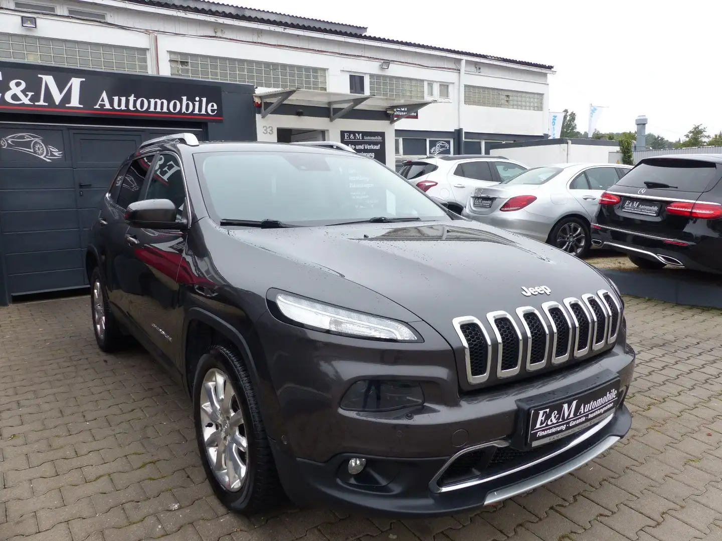 Jeep Cherokee Limited 4WD*NAVI*KAMERA*SHZ*AHK*XENON* Grau - 2