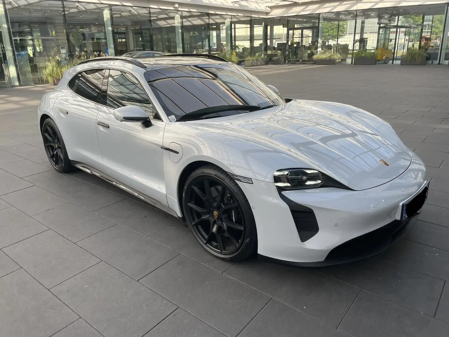 Porsche Taycan GTS Sport Turismo Grau - 1