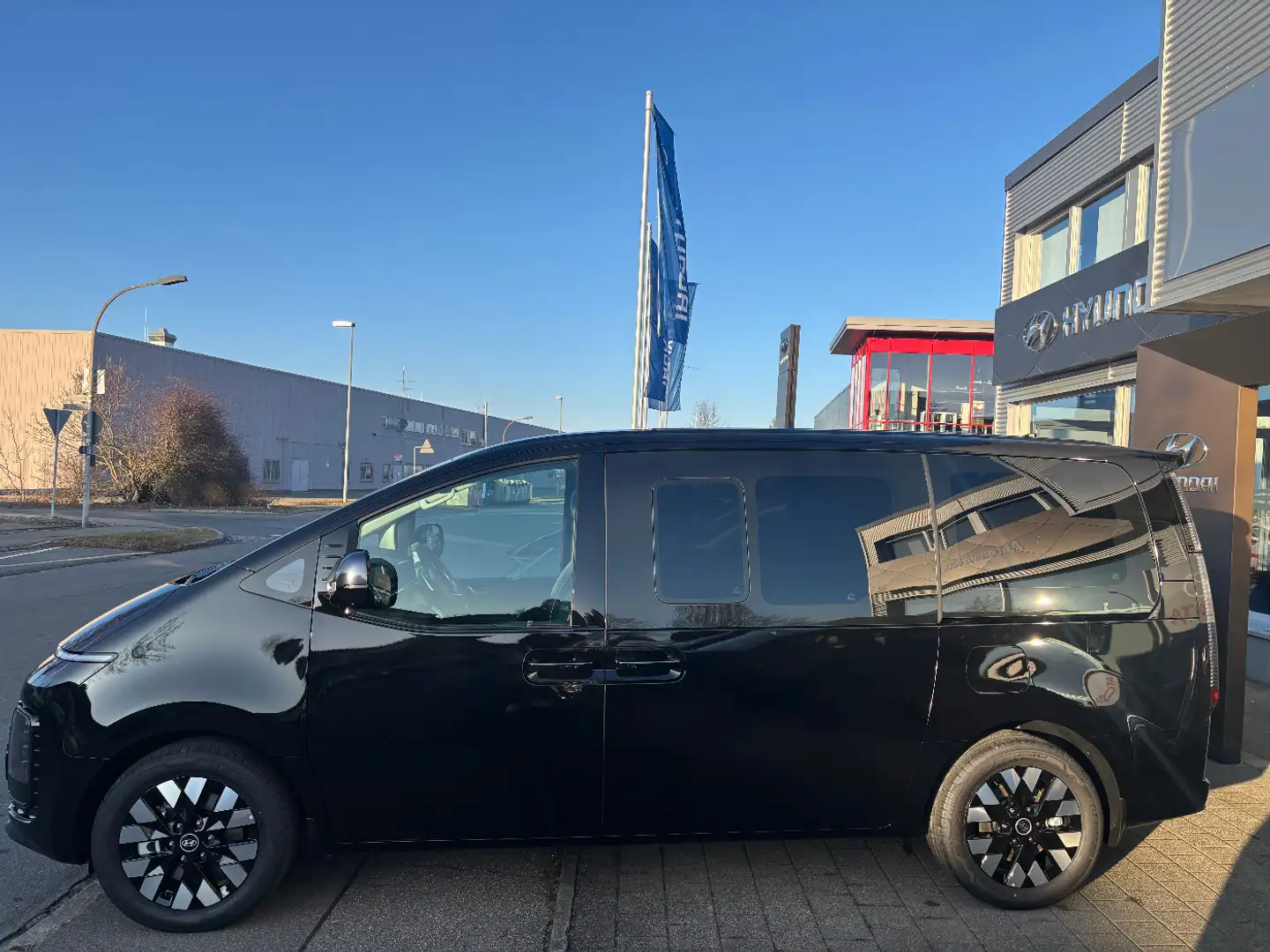 Hyundai STARIA 7-Sitzer HEV 1.6L T-GDI  Signature Negru - 2