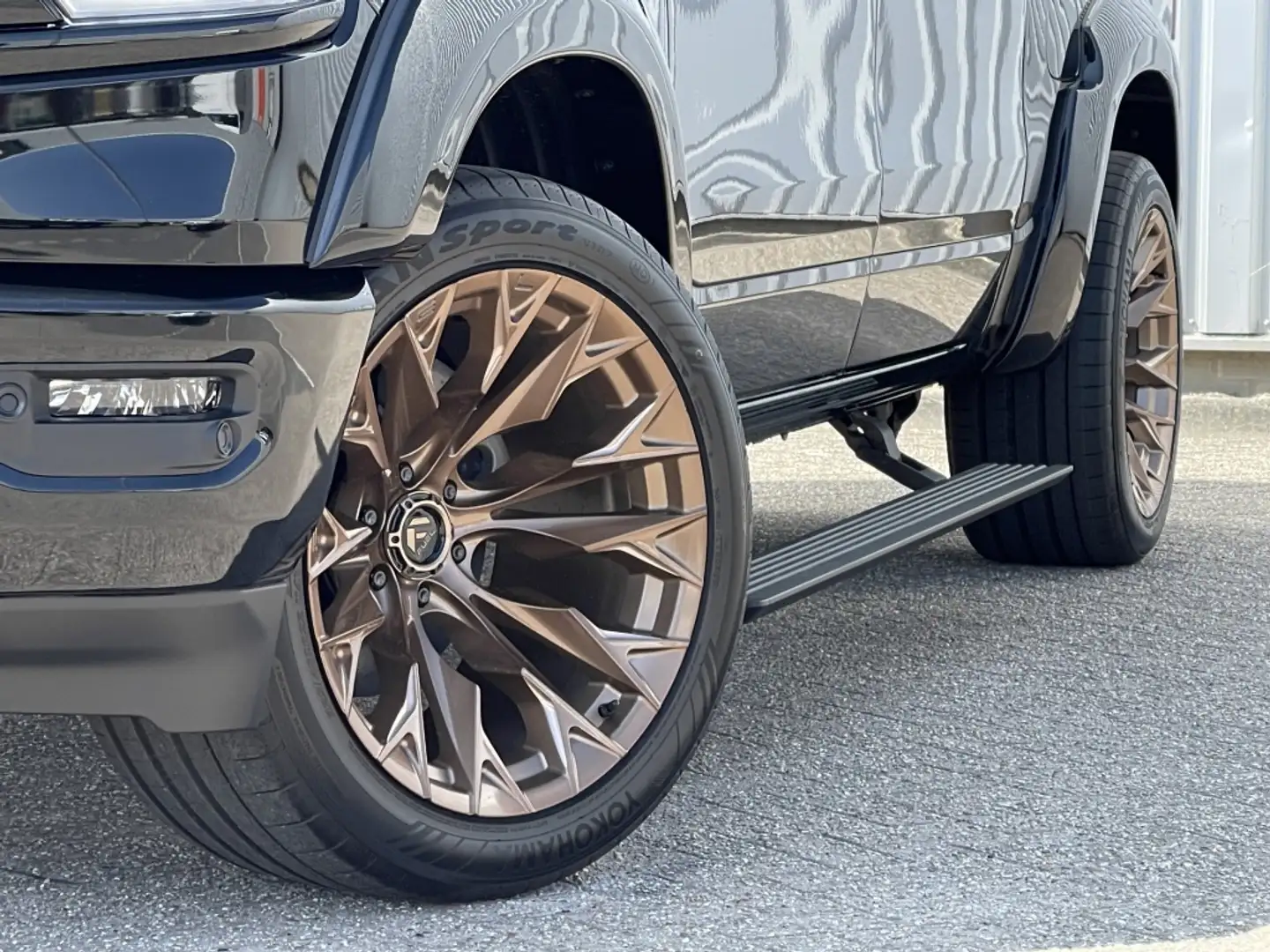 Dodge RAM 1500 pick up 4x4 Crew Cab Longhorn Night Zwart - 2