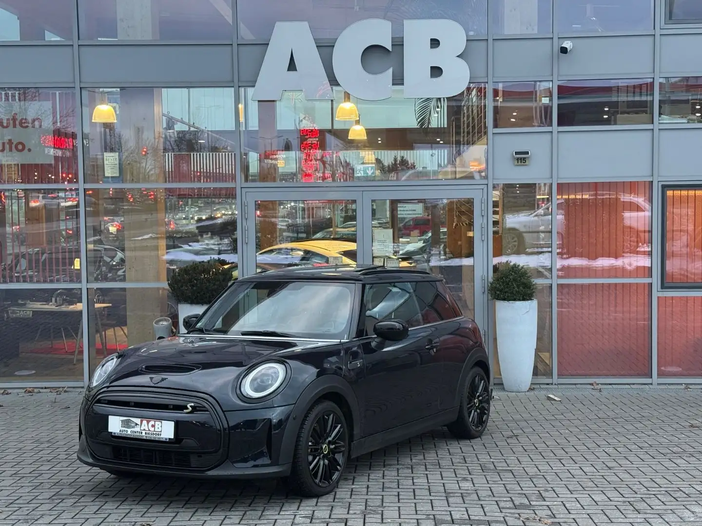 MINI Cooper SE ClassicTrim Pano Leder H-K HuD LED RFK Schwarz - 1