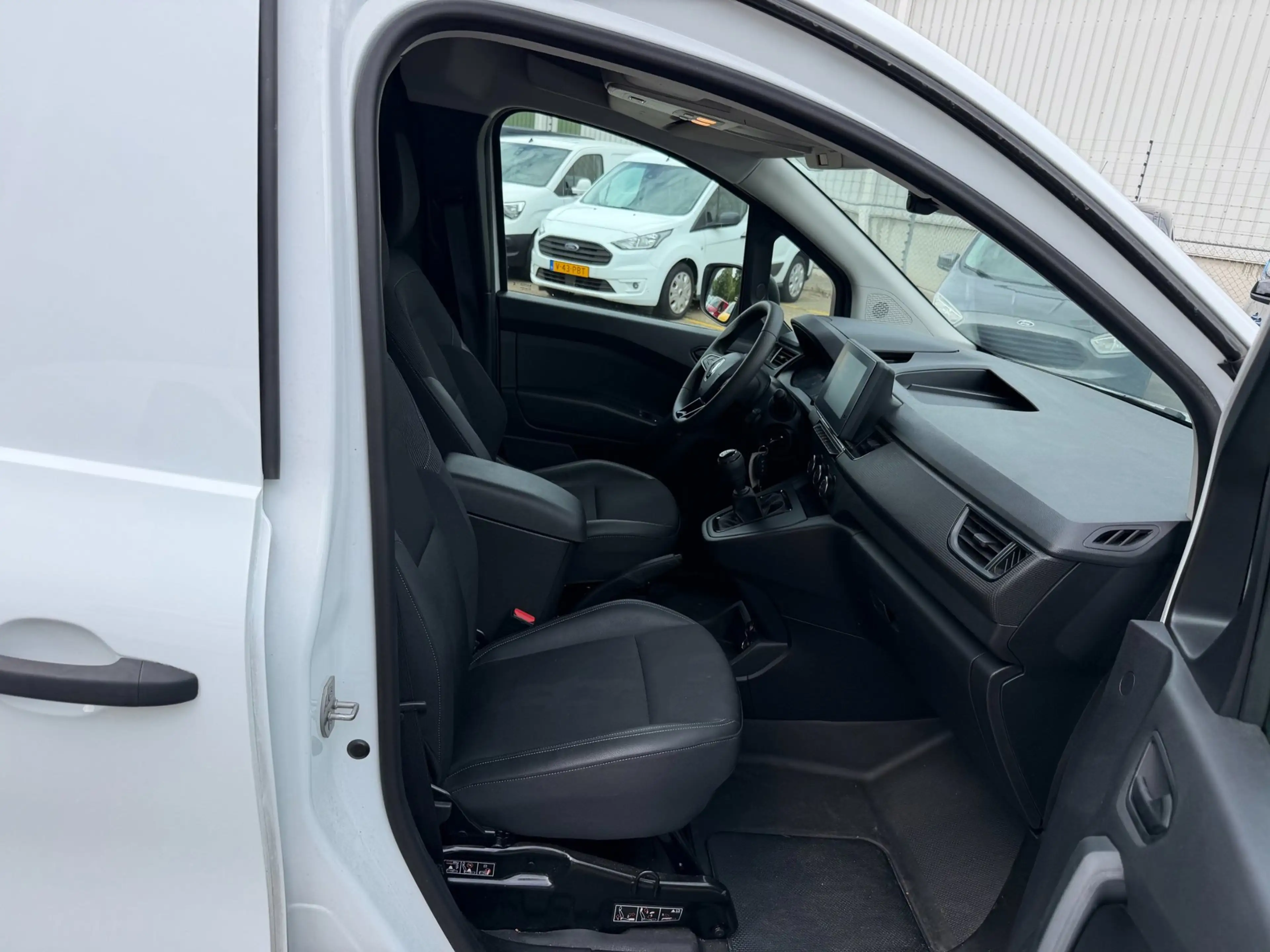 Renault Kangoo 1.5 Blue dCi 95PK Comfort L1 / App connect / PDC / — photo 4