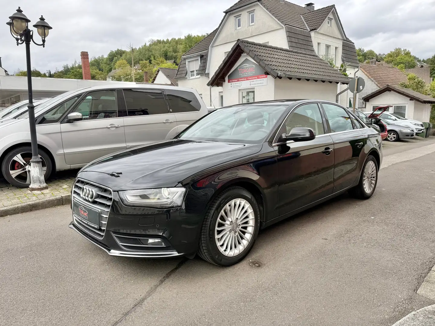 Audi A4 Ambiente 2.0 TDI*AUTOMATIK*XENON*AHK*PDC* Schwarz - 1