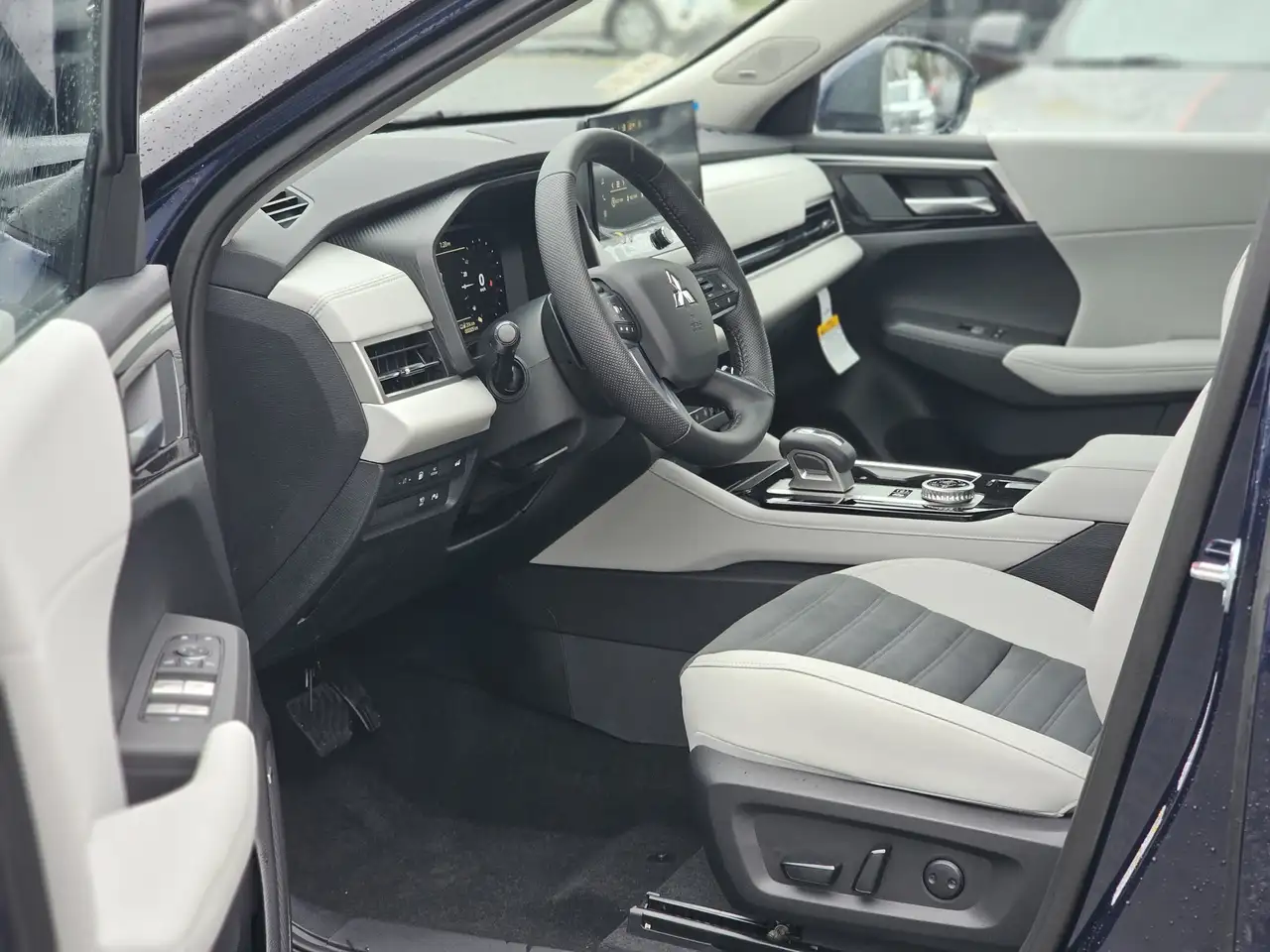 Mitsubishi Outlander снимка Mitsubishi Outlander