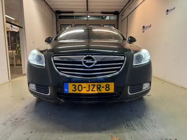 Opel Insignia view 3