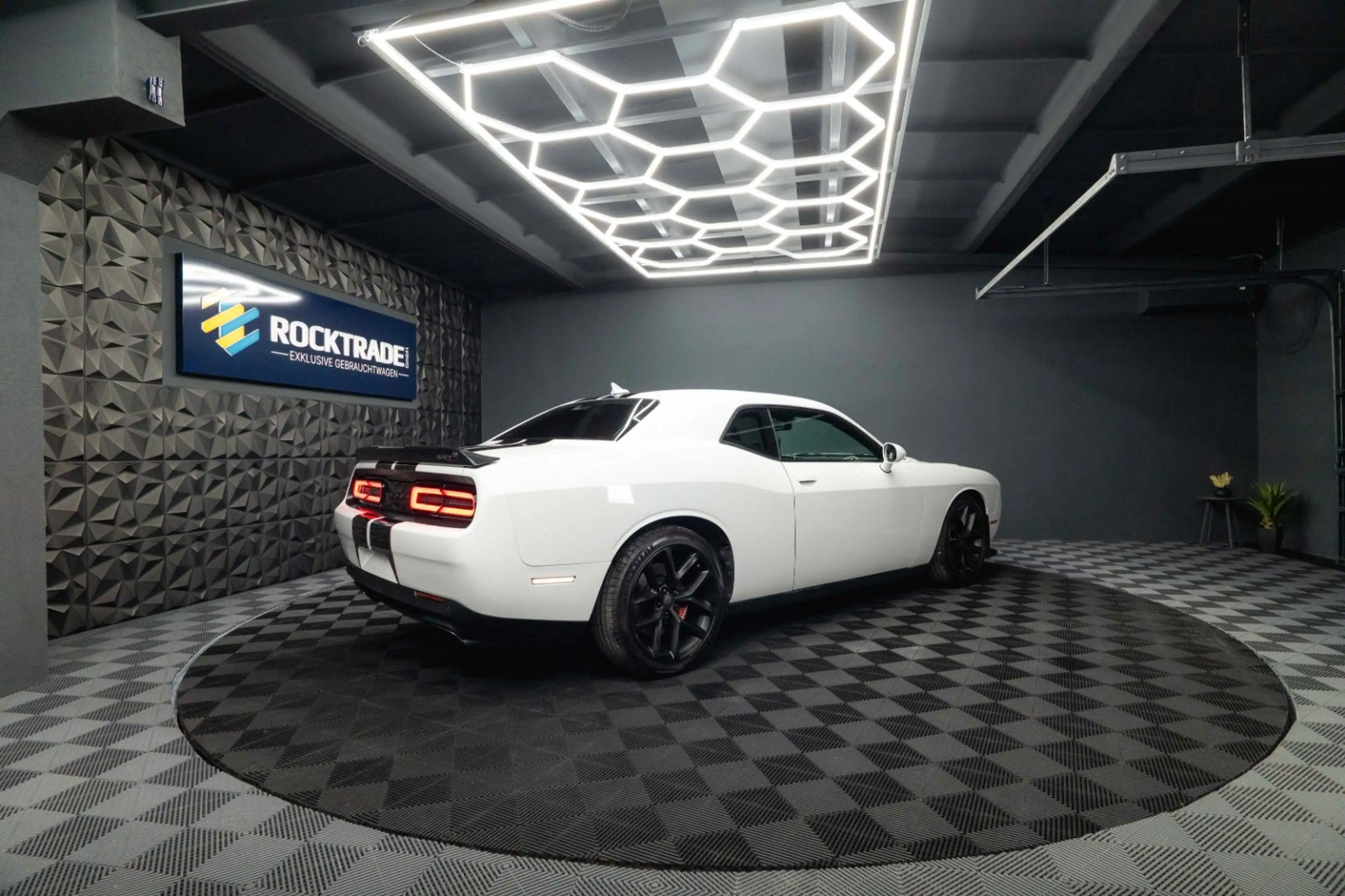 Dodge Challenger 6.4 V8 SRT 392 R/T SCAT PACK LineLock — photo 14