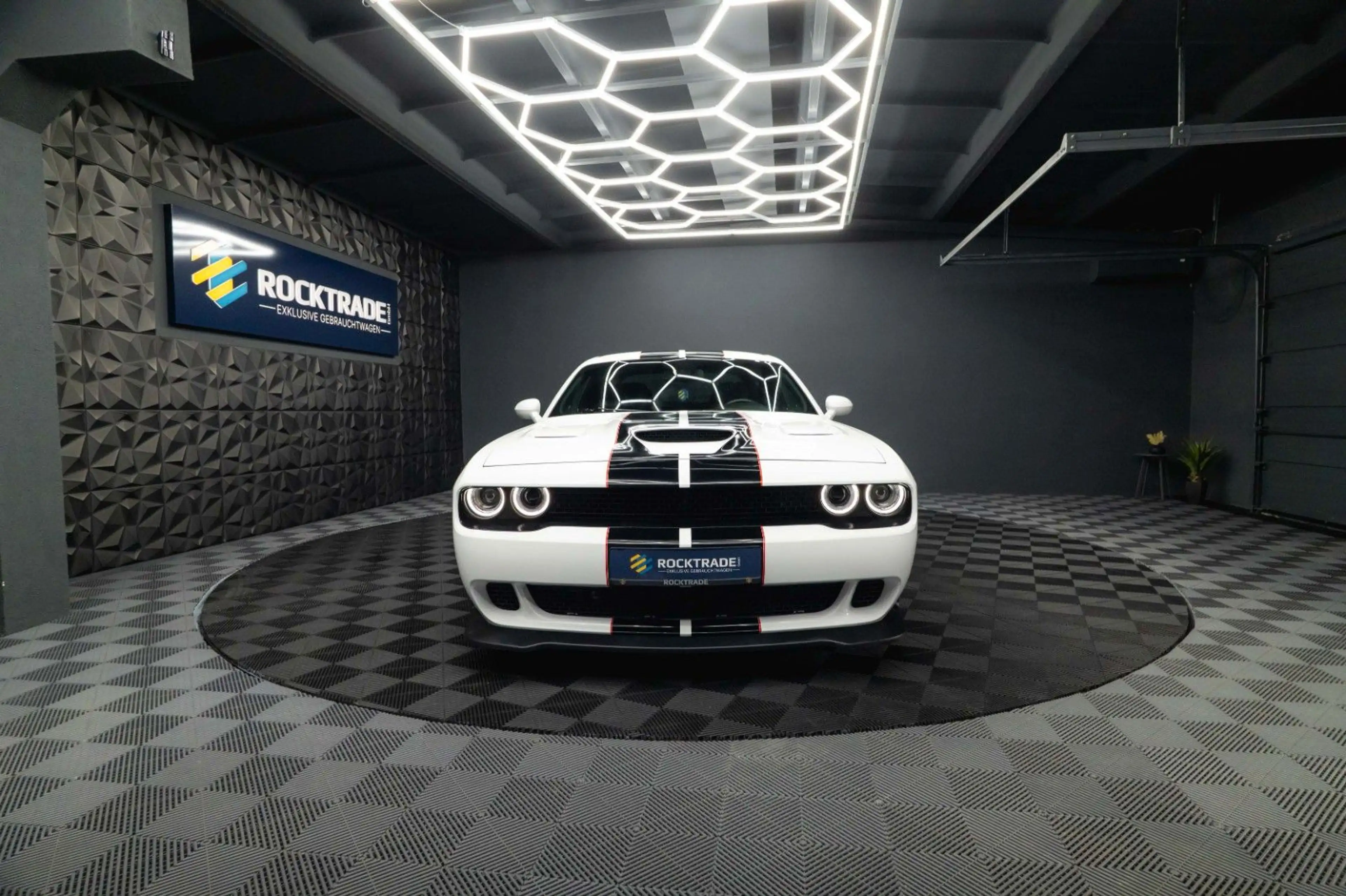 Dodge Challenger 6.4 V8 SRT 392 R/T SCAT PACK LineLock — photo 3