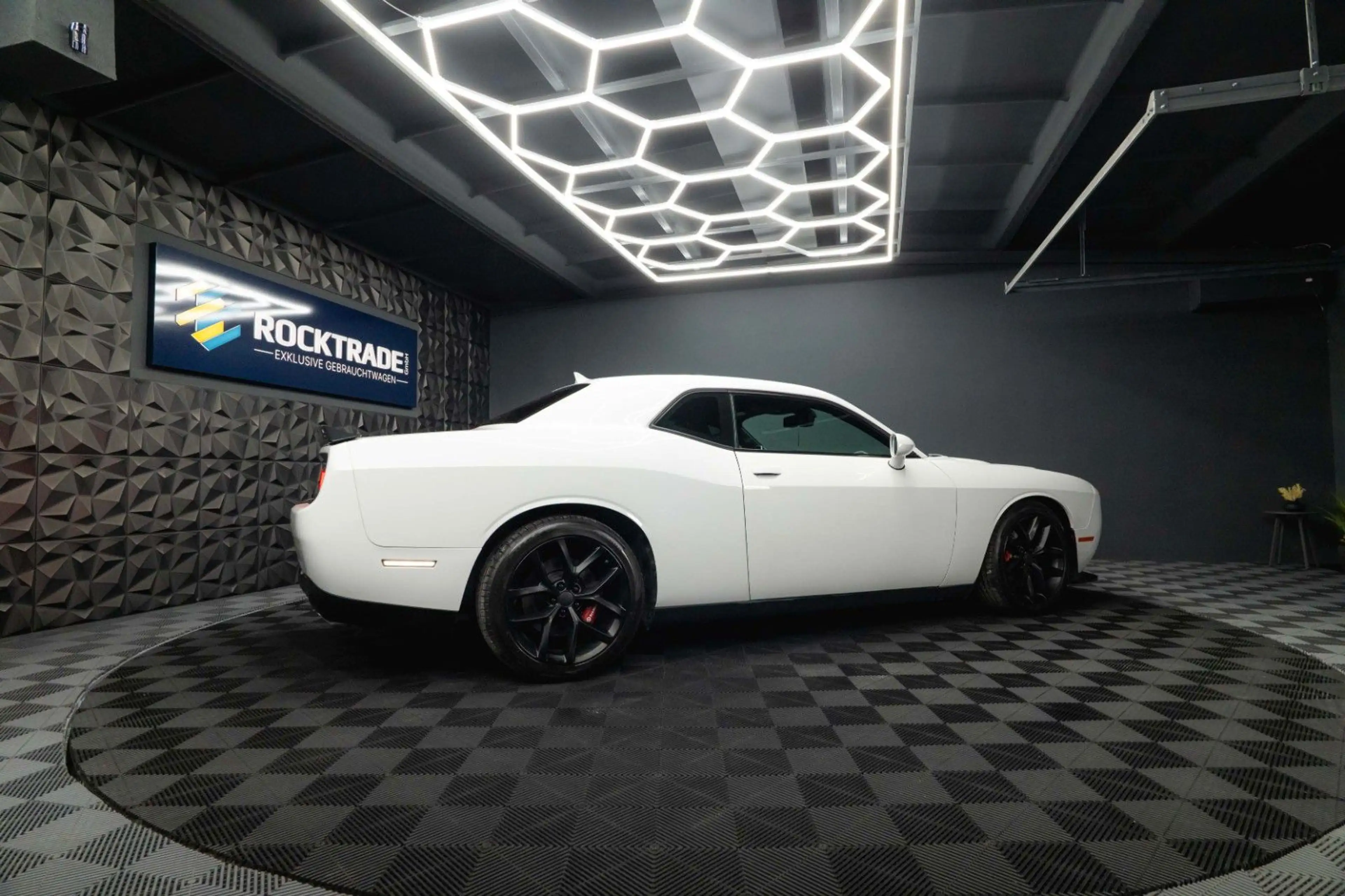 Dodge Challenger 6.4 V8 SRT 392 R/T SCAT PACK LineLock — photo 13