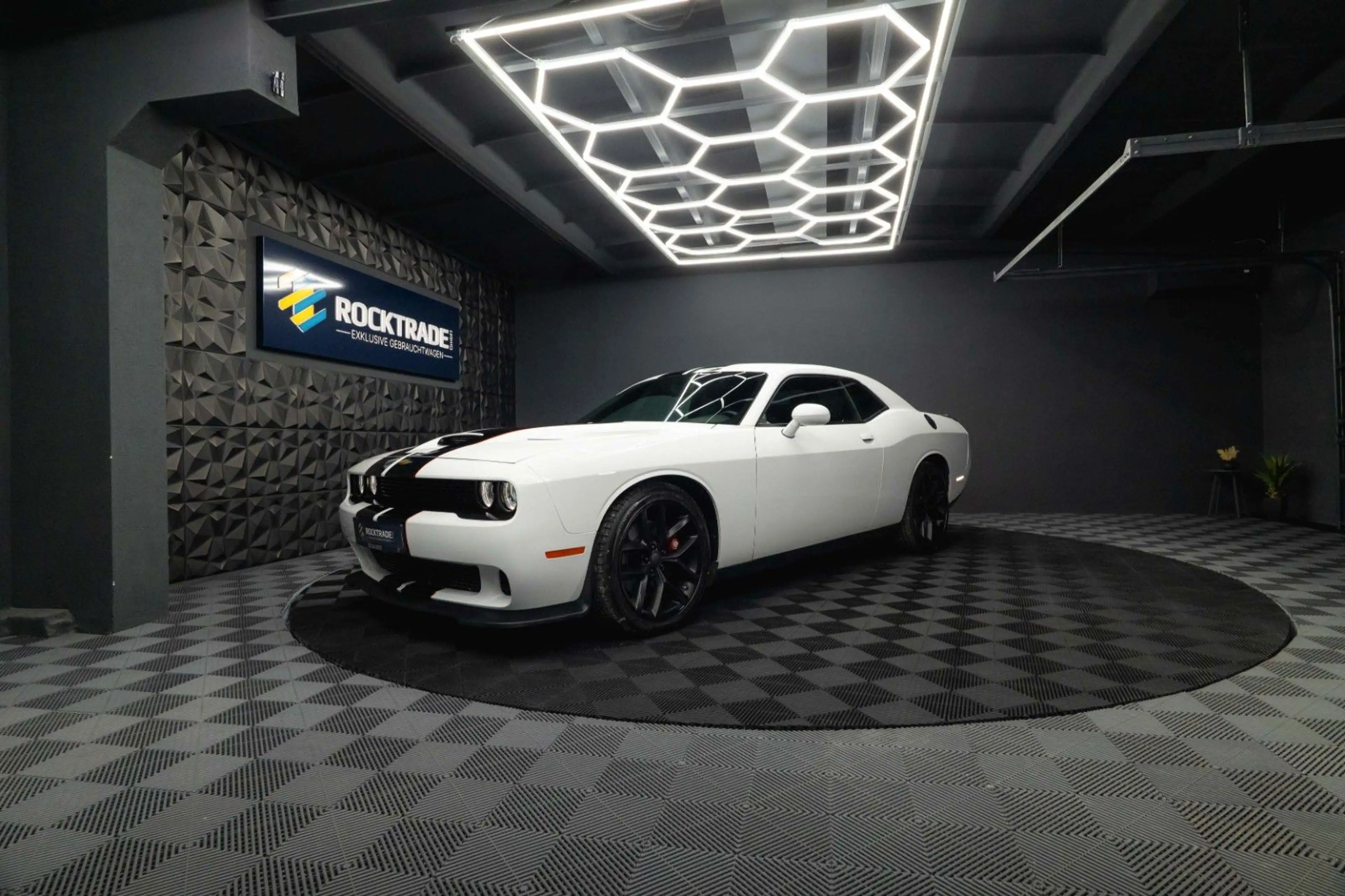 Dodge Challenger 6.4 V8 SRT 392 R/T SCAT PACK LineLock — photo 2