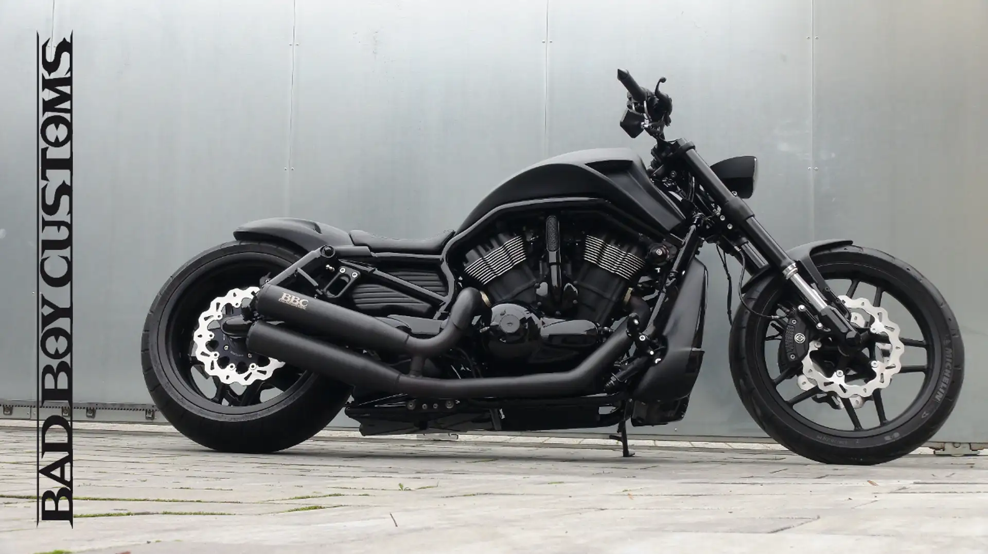 Harley-Davidson Night Rod Chopper/Cruiser in Schwarz gebraucht in Wiesbaden  für € 40.400,-