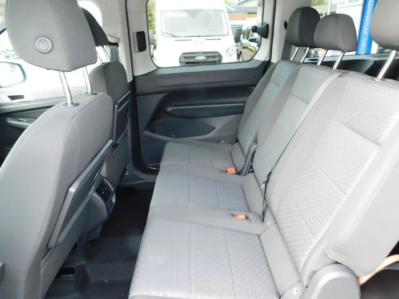 Ford Grand Tourneo 2026 — фото 10