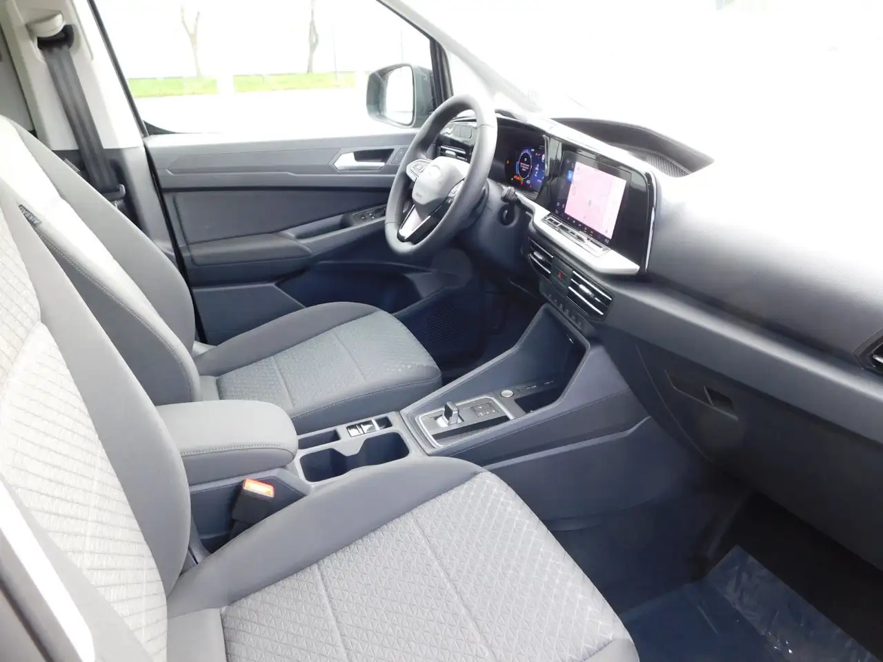 Ford Grand Tourneo 2026 — фото 14