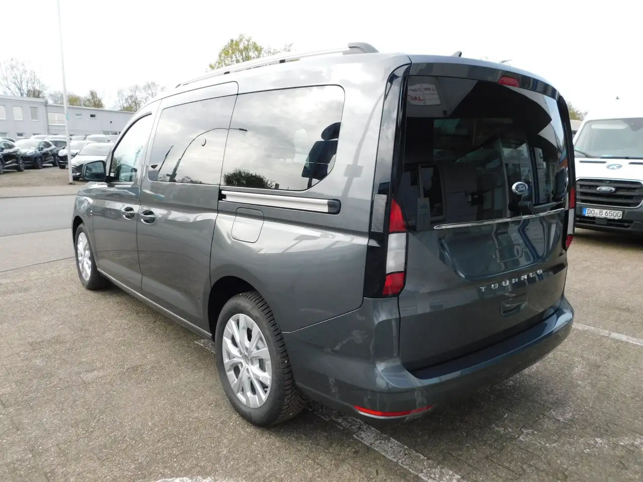 Ford Grand Tourneo 2026 — фото 7