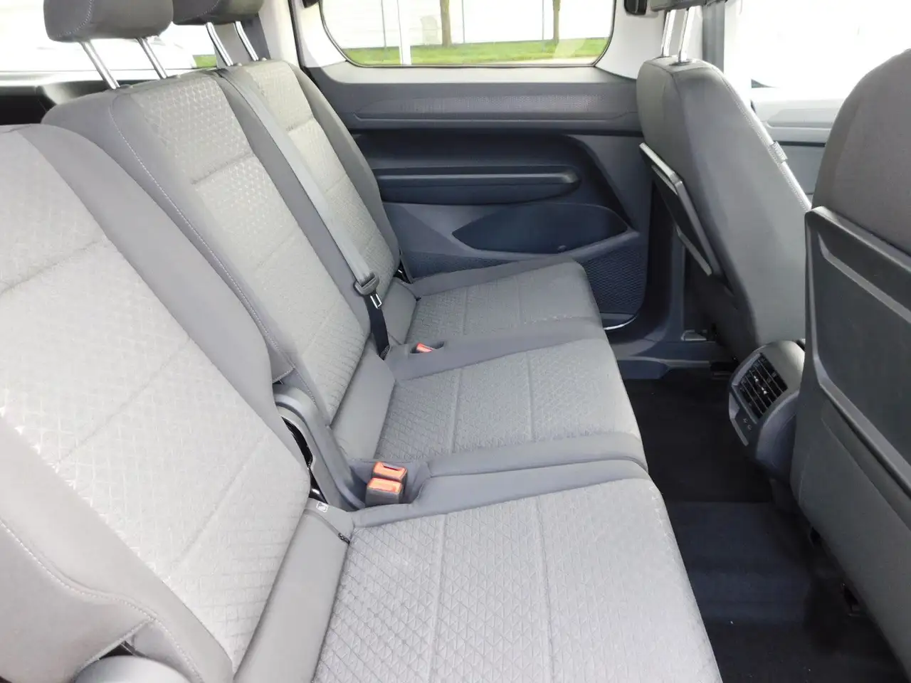 Ford Grand Tourneo 2026 — фото 13