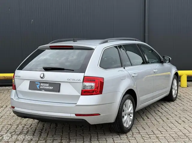 Skoda Octavia view 3