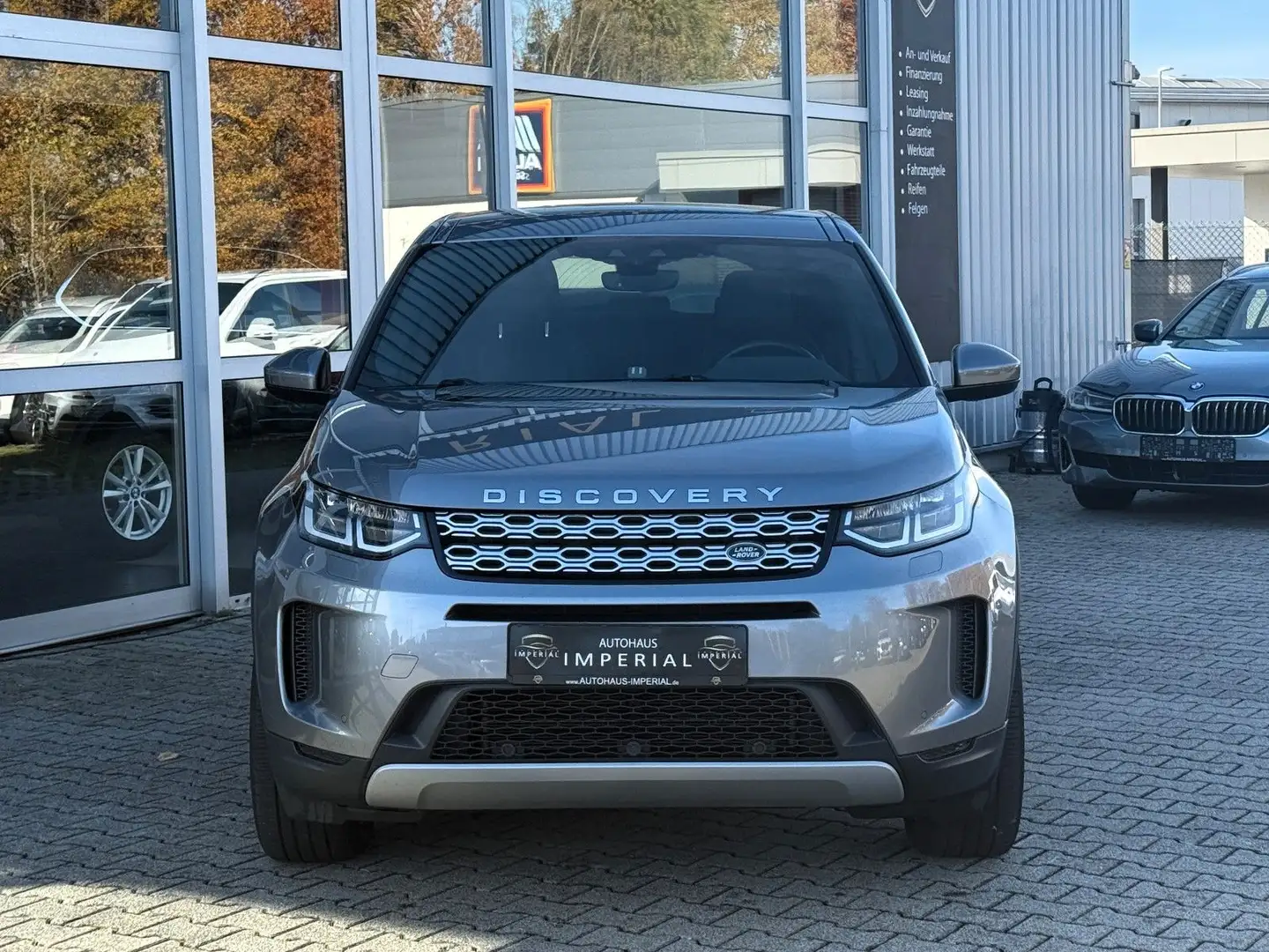 Land Rover Discovery Sport S AWD LEDER+PANO+NAVI+RFK+20" Grau - 2