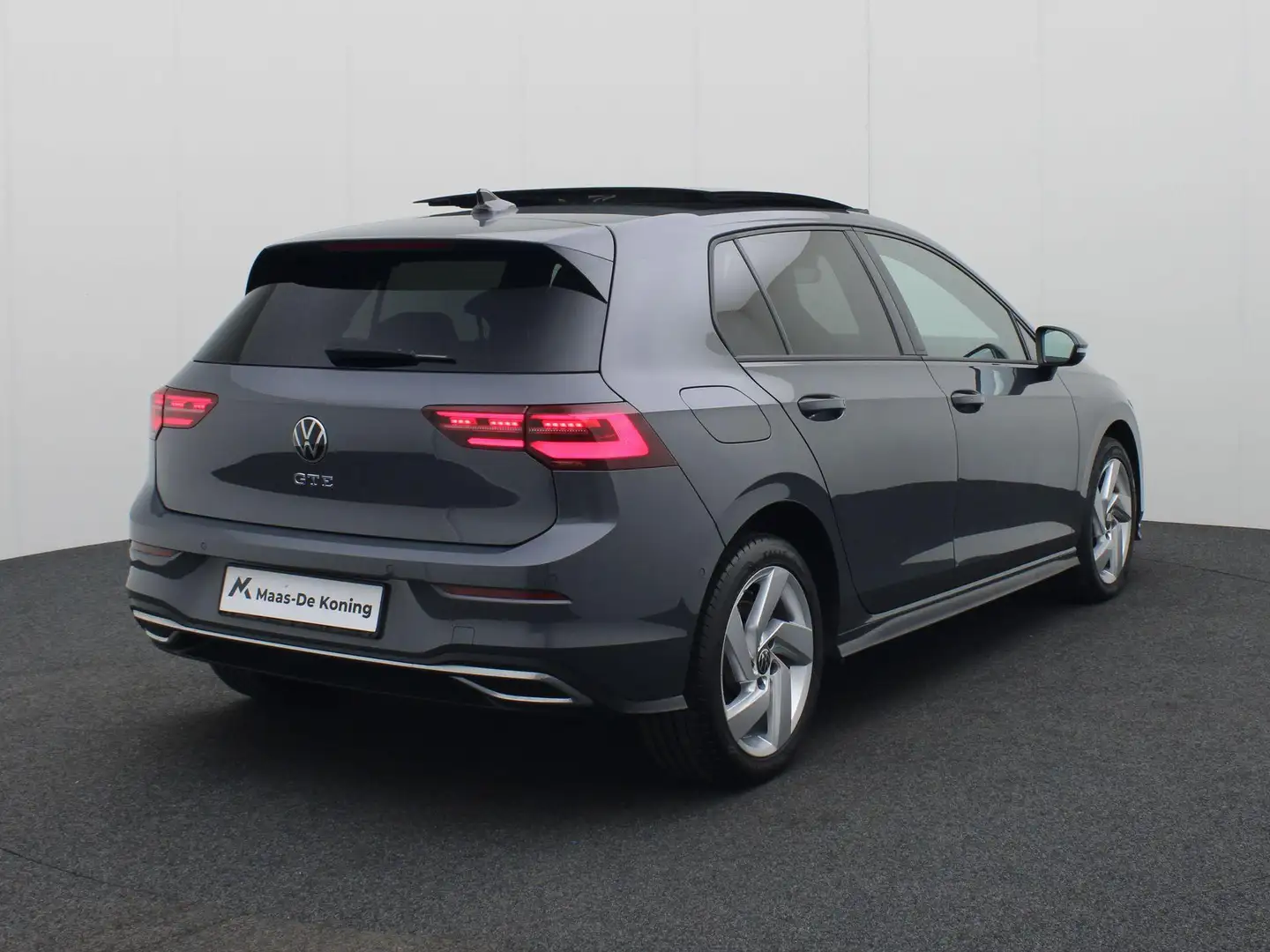 Volkswagen Golf GTE 1.4 eHybrid 180kW/245PK DSG · Panoramadak · Leder Grijs - 2