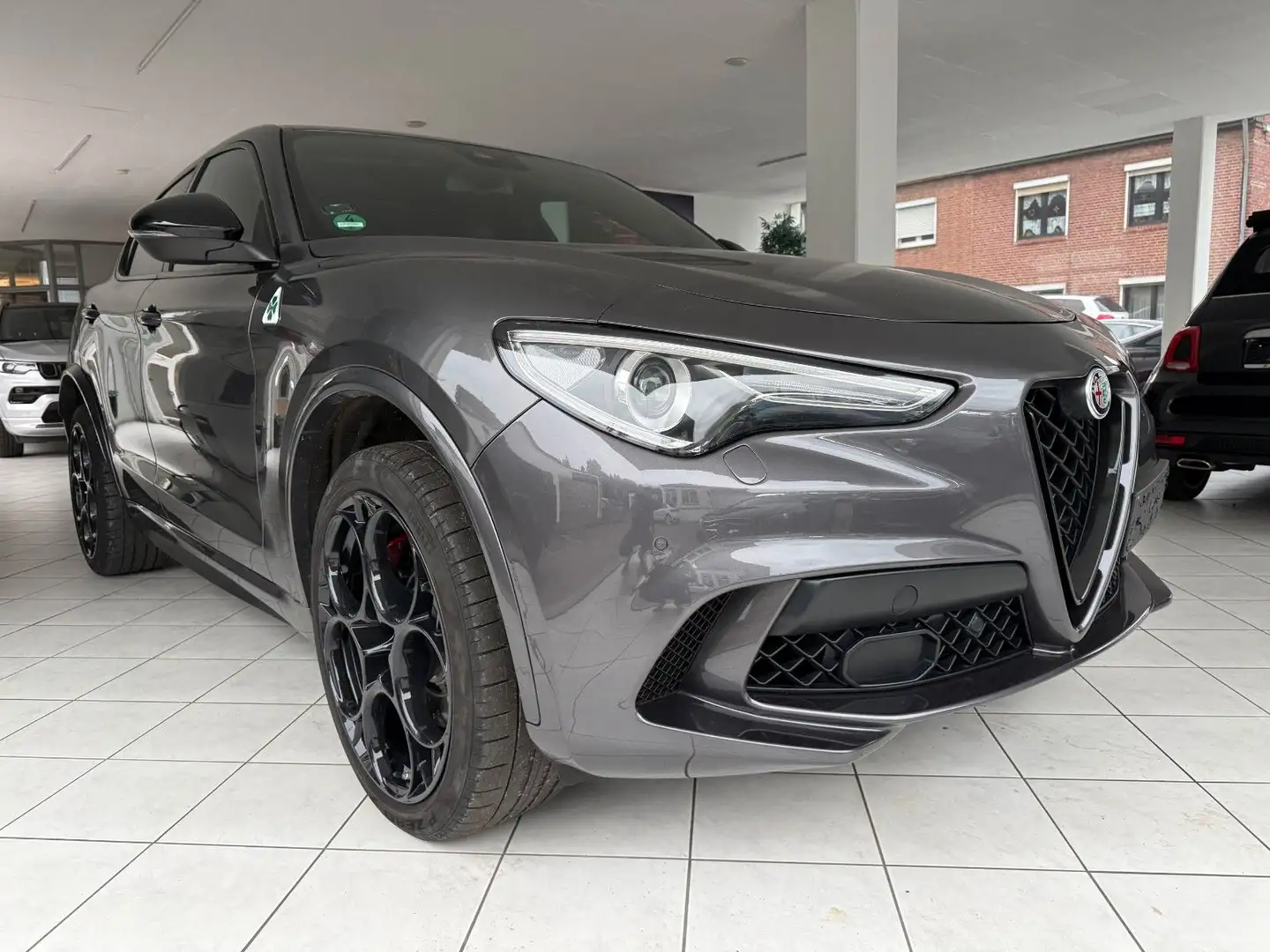 Alfa Romeo Stelvio Quadrifoglio Q4 Grau - 1