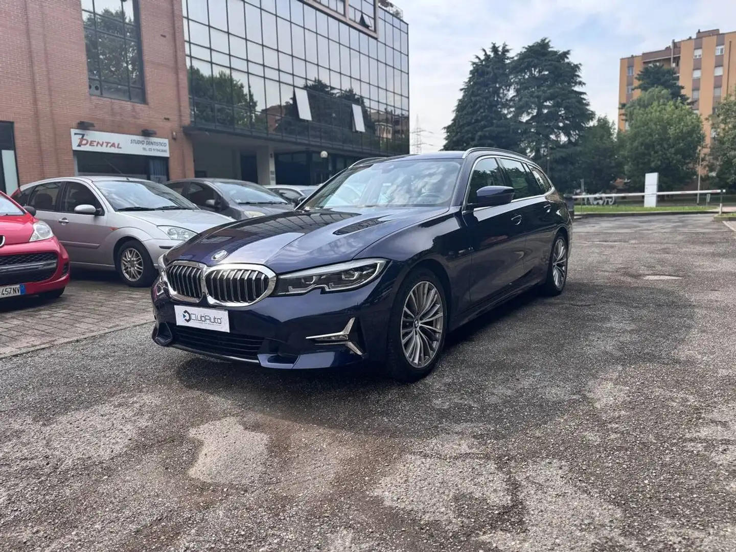 BMW 320 320d Luxury auto Blauw - 1