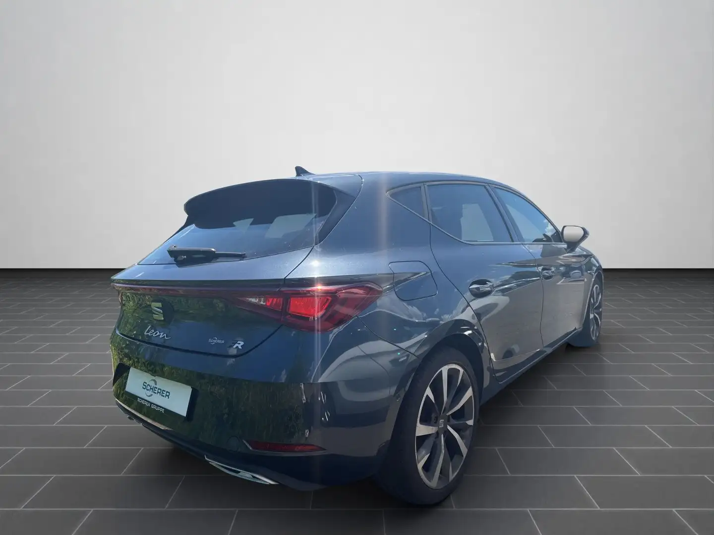 SEAT Leon 1.5 eTSI FR DSG ACC CARPLAY KEYLESS LED NAV Grau - 2