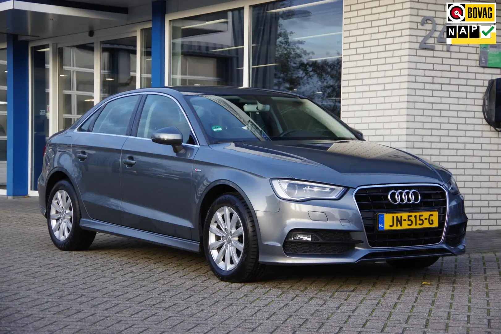 Audi A3 Limousine 1.6 TDI S-Line Navigatie Parkeersensoren Gris - 1