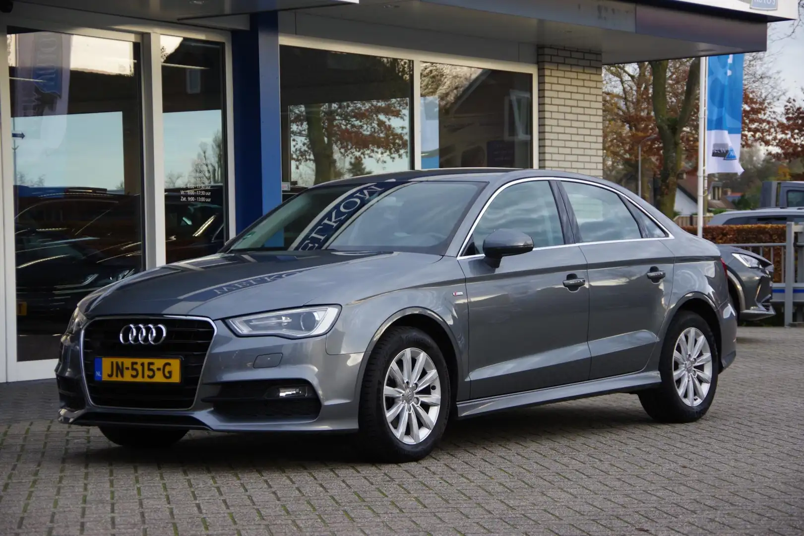 Audi A3 Limousine 1.6 TDI S-Line Navigatie Parkeersensoren Gris - 2
