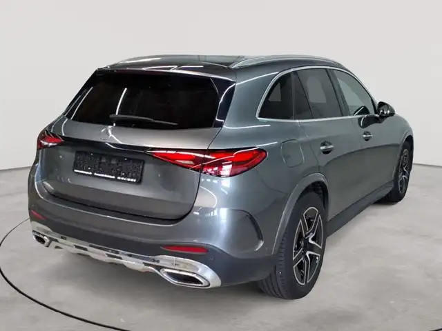 Mercedes-Benz GLC view 4